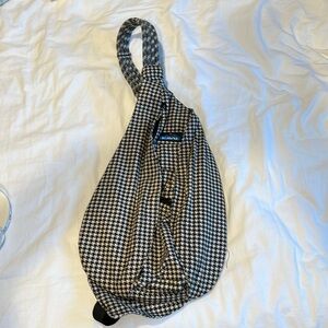Kavu Houndstooth large crossbody